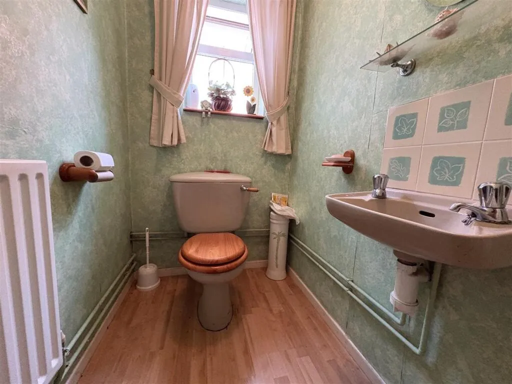4 bed Detached