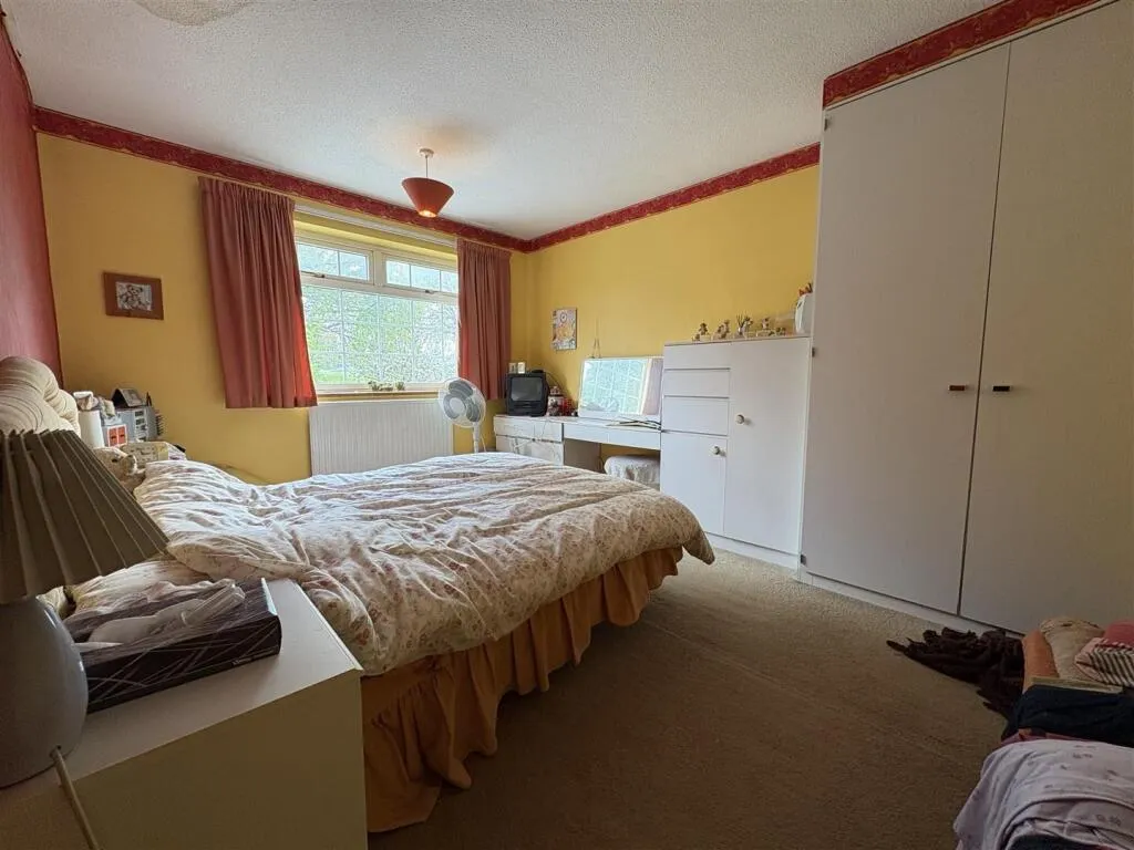 4 bed Detached