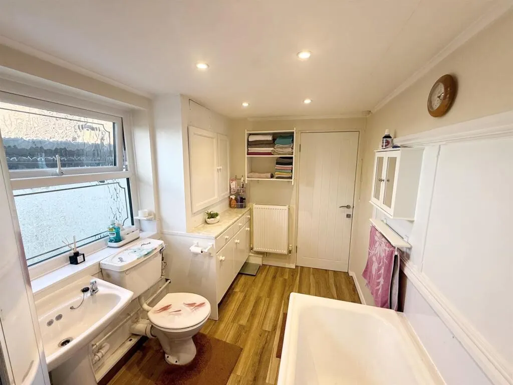 3 bed Semi-Detached Bungalow