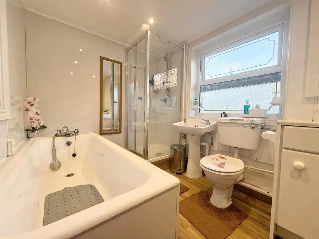 3 bed Semi-Detached Bungalow