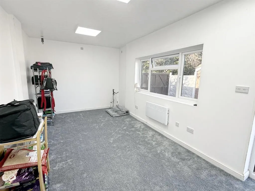 3 bed Semi-Detached Bungalow