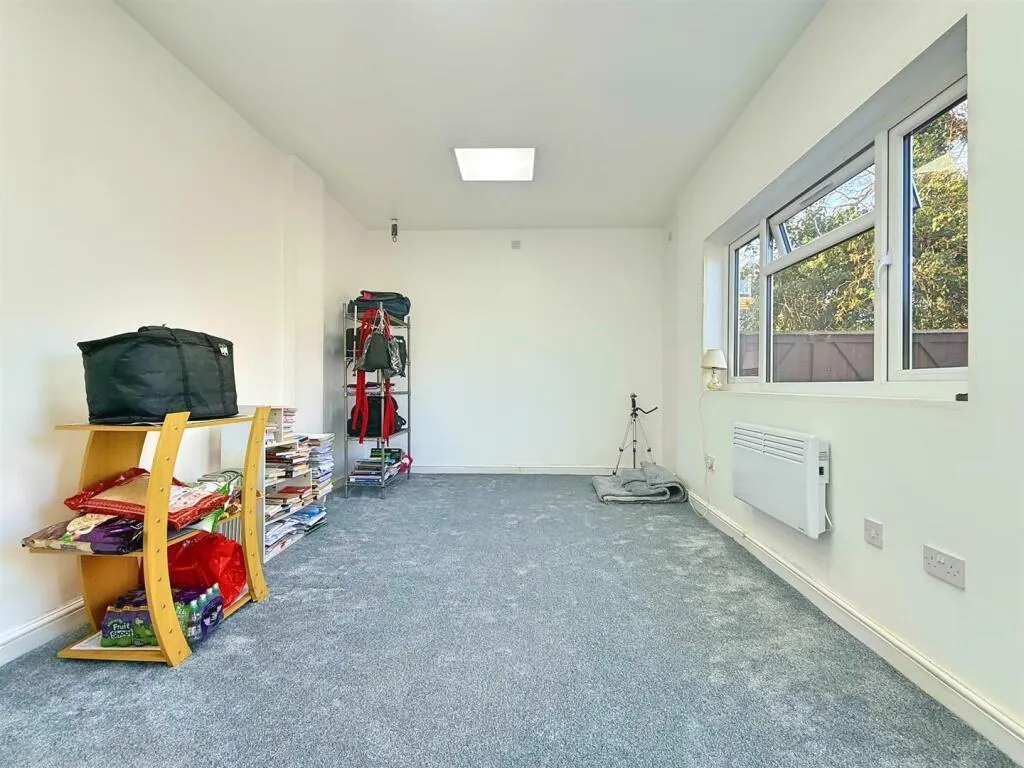 3 bed Semi-Detached Bungalow