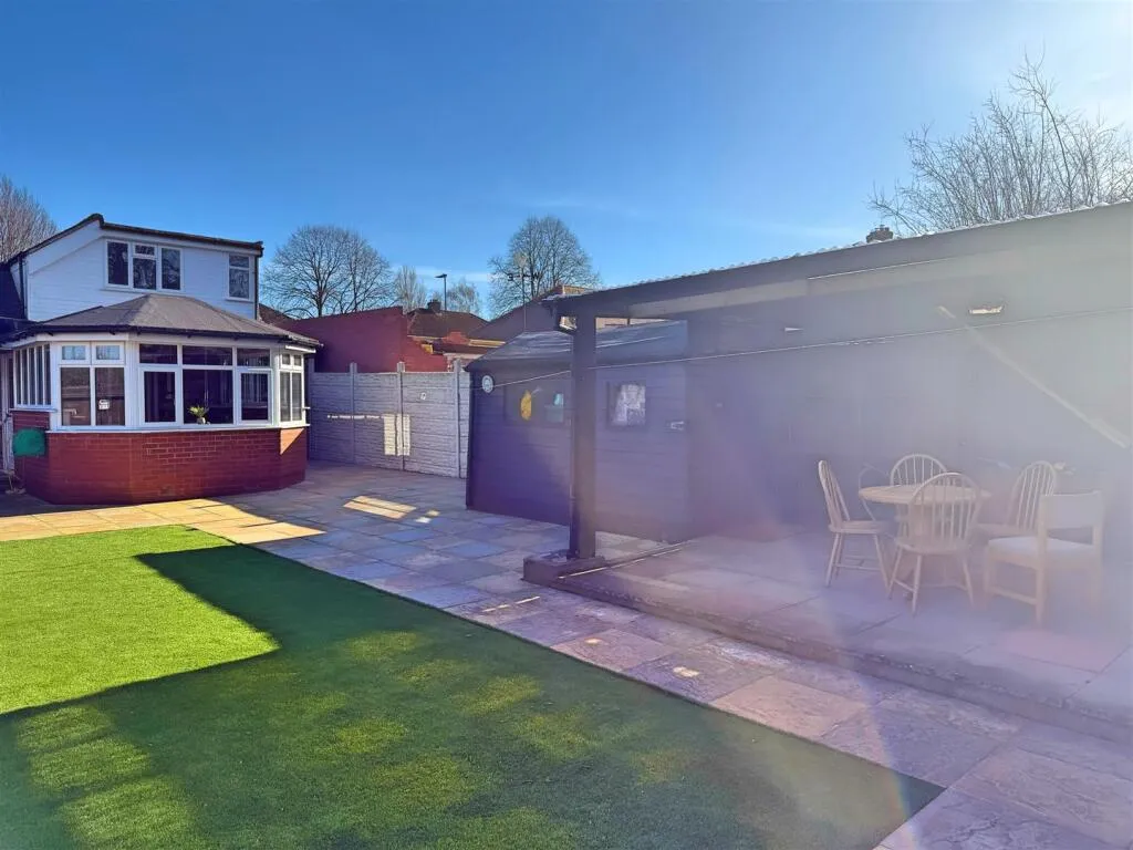 3 bed Semi-Detached Bungalow