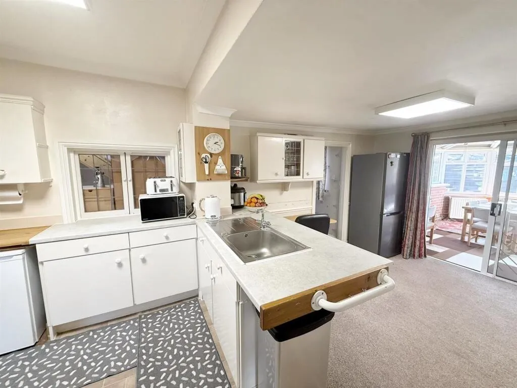 3 bed Semi-Detached Bungalow