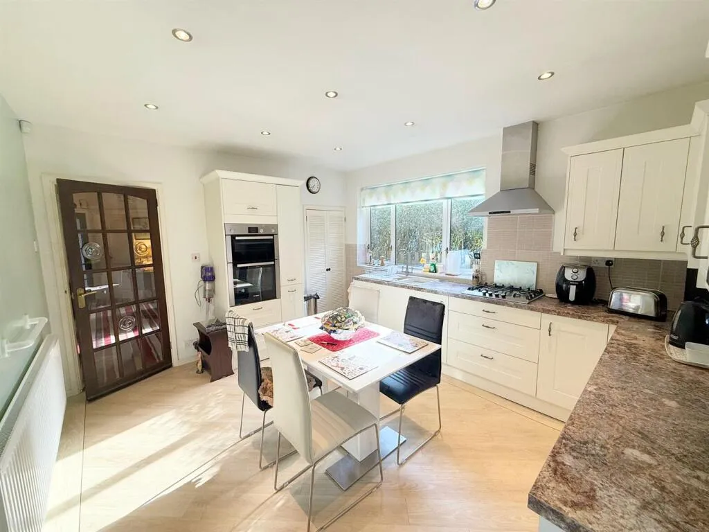 2 bed Detached Bungalow