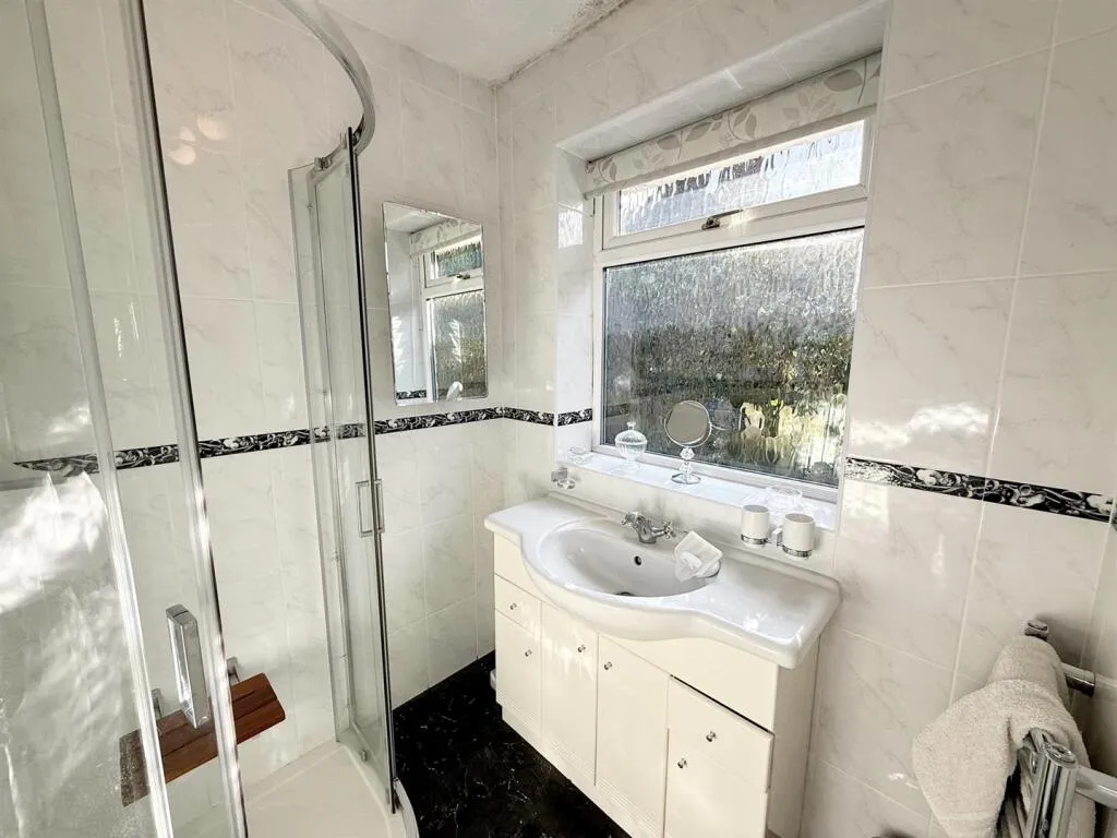 2 bed Detached Bungalow