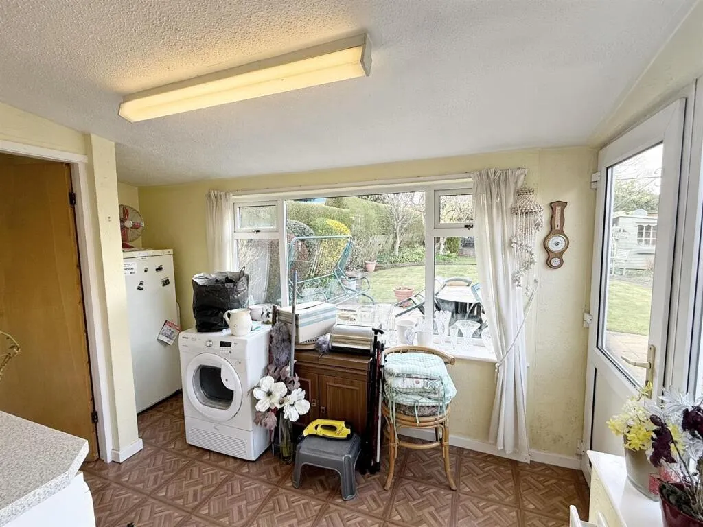 2 bed Detached Bungalow