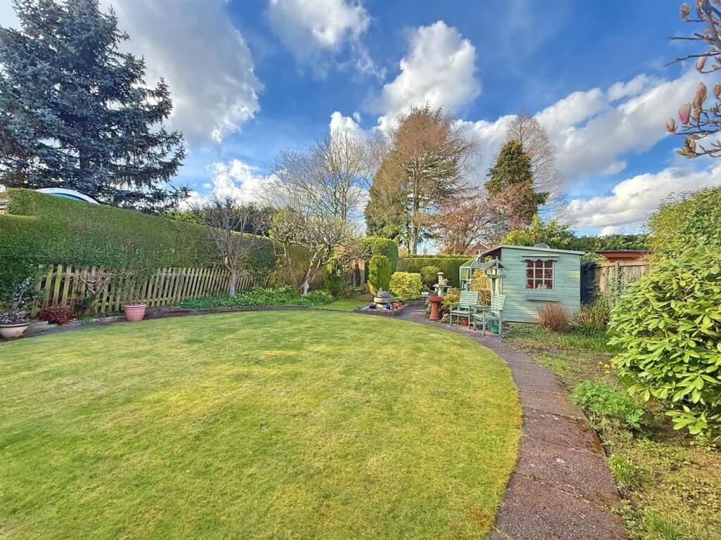 2 bed Detached Bungalow