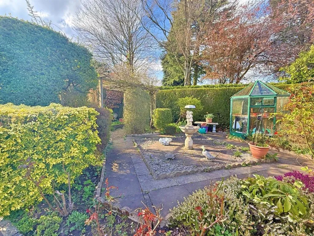 2 bed Detached Bungalow