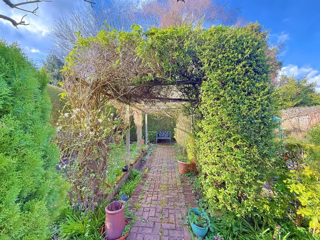 2 bed Detached Bungalow