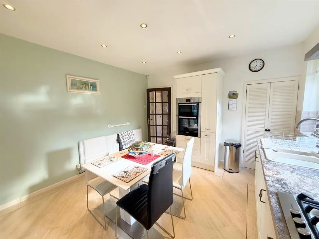 2 bed Detached Bungalow