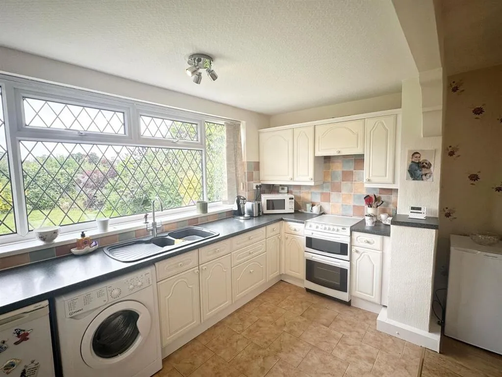 2 bed Semi-Detached Bungalow