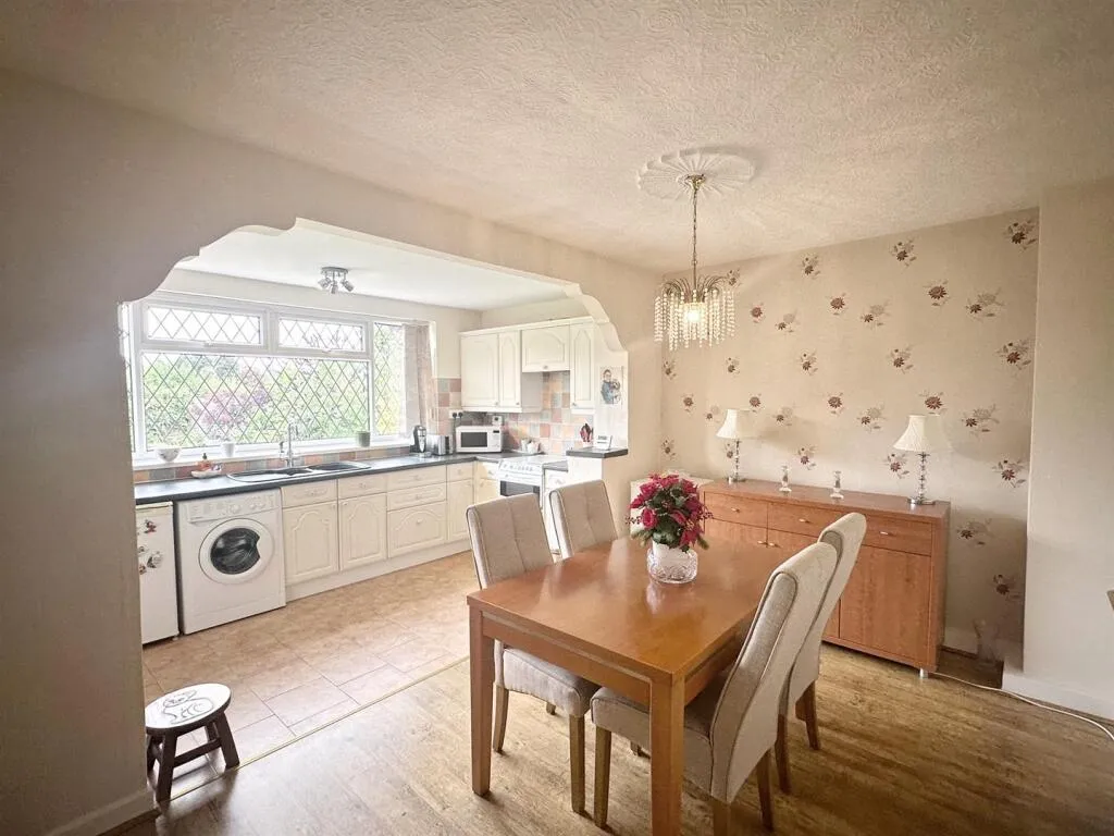 2 bed Semi-Detached Bungalow