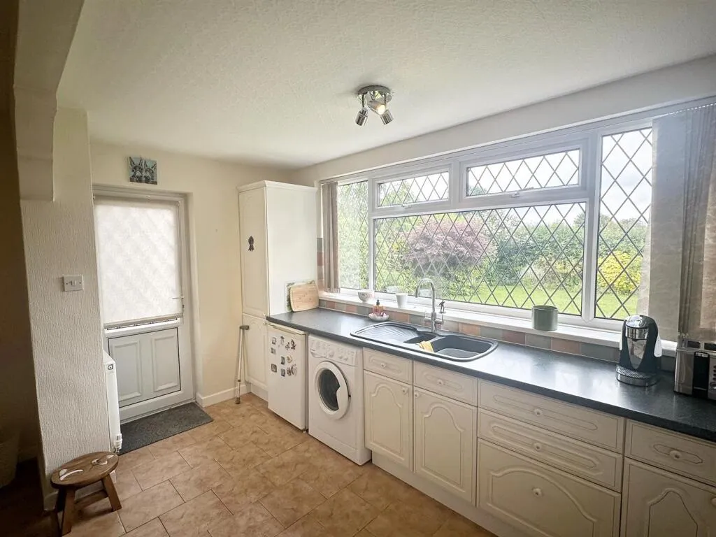 2 bed Semi-Detached Bungalow