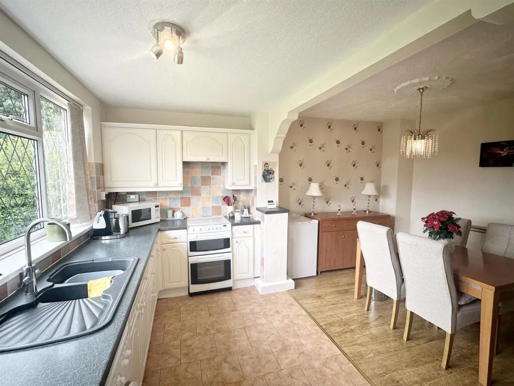 2 bed Semi-Detached Bungalow
