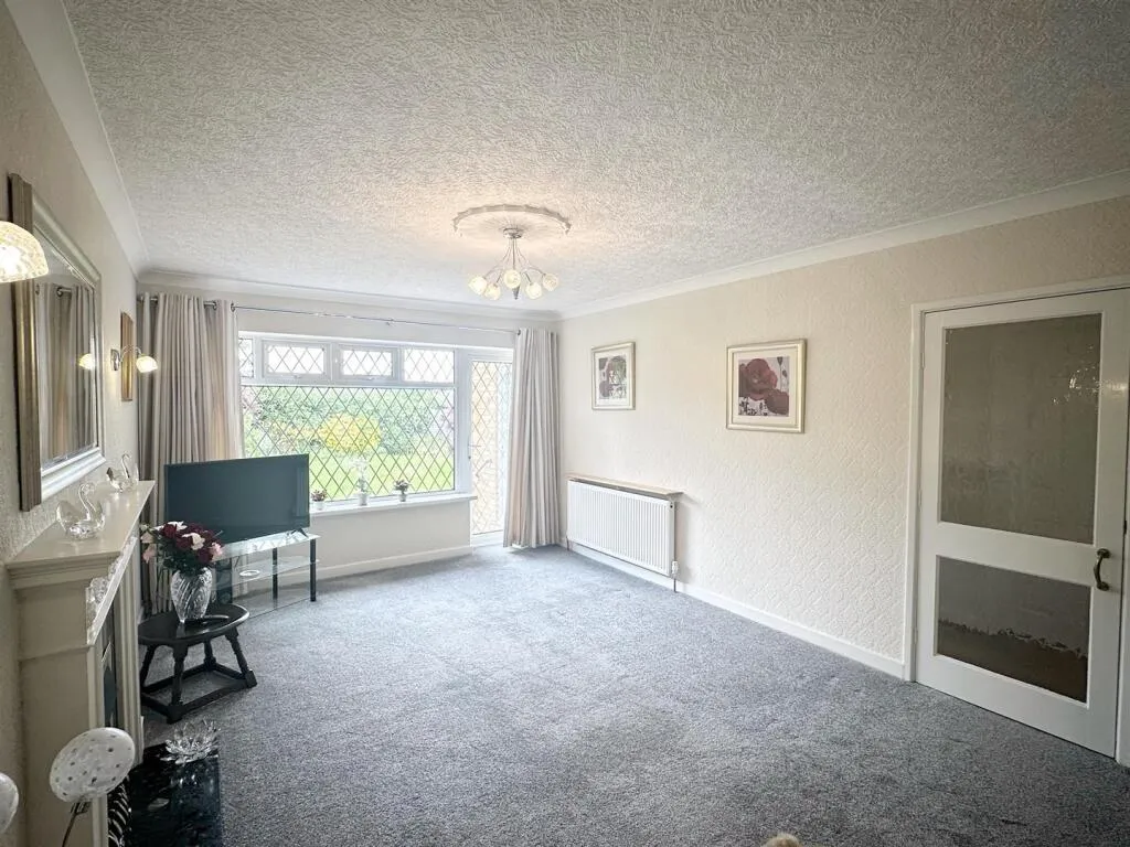 2 bed Semi-Detached Bungalow