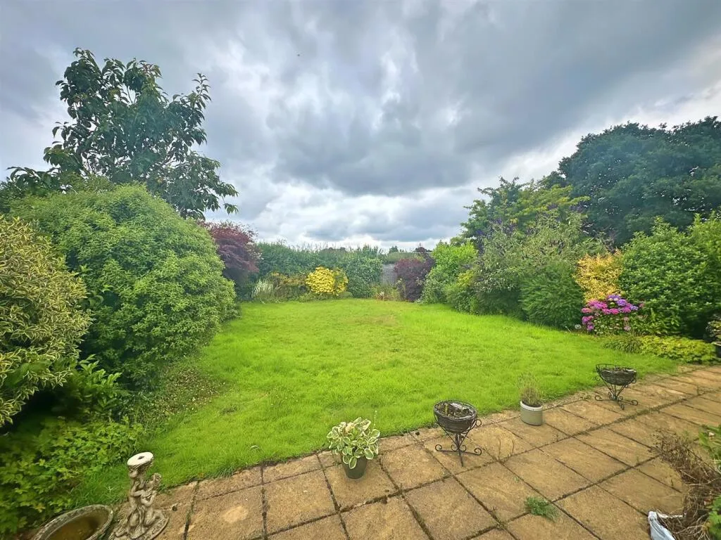 2 bed Semi-Detached Bungalow