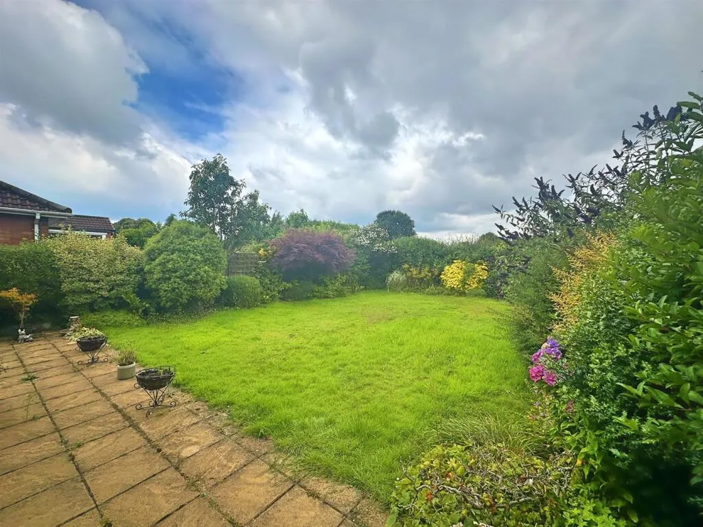 2 bed Semi-Detached Bungalow