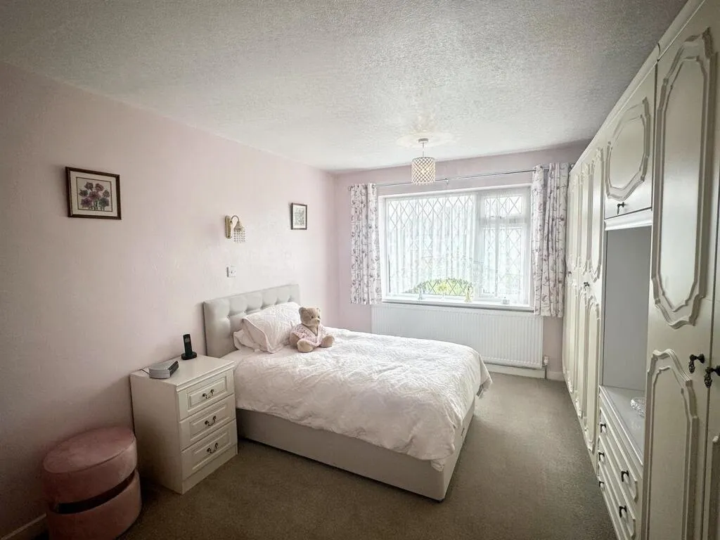 2 bed Semi-Detached Bungalow