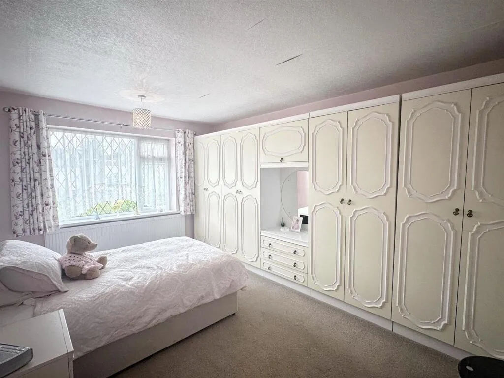 2 bed Semi-Detached Bungalow