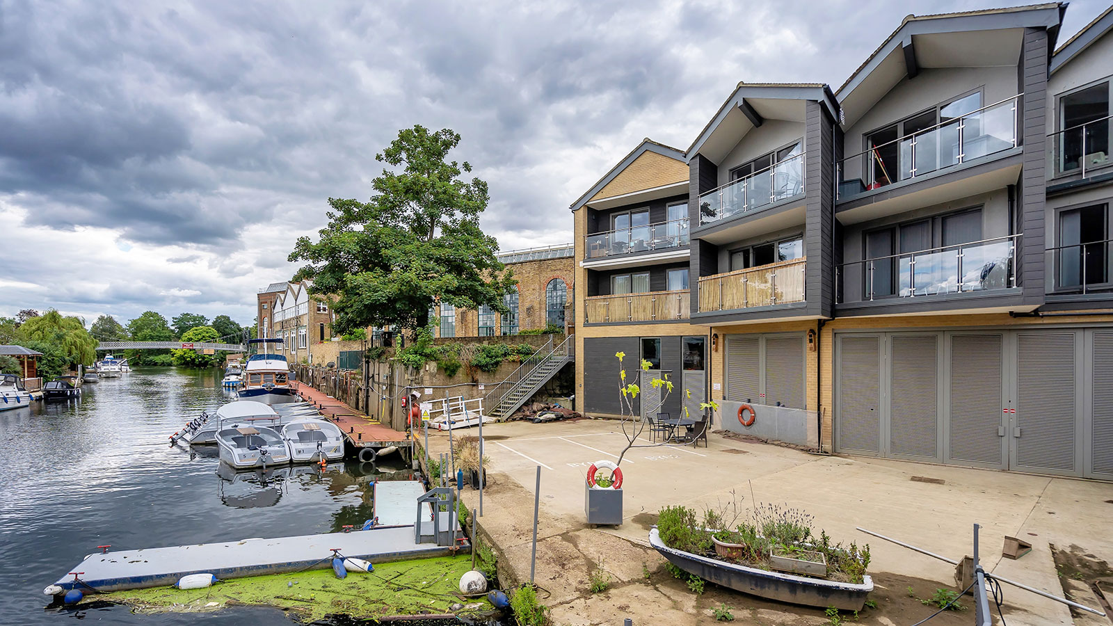 44 Summer Road Taggs Boatyard Thames Ditton Surrey KT7 0QQ