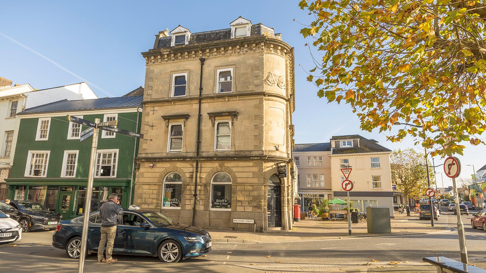 Lloyds Chambers, The Square Barnstaple Devon EX32 8LS