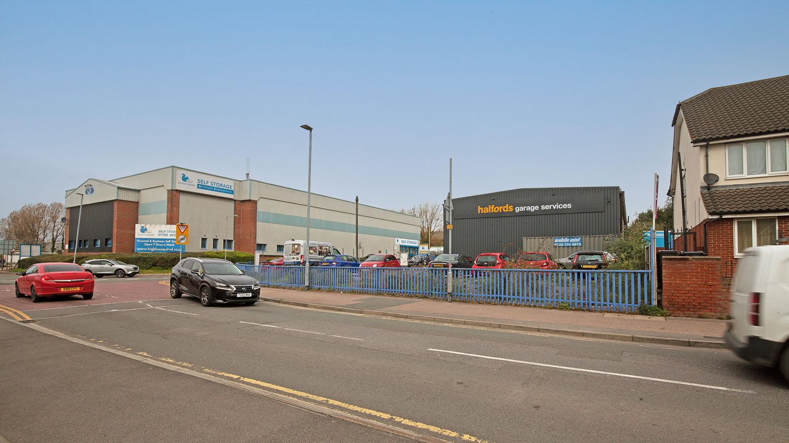 Halfords Autocentre 680 London Road Thurrock Essex RM20 3LX