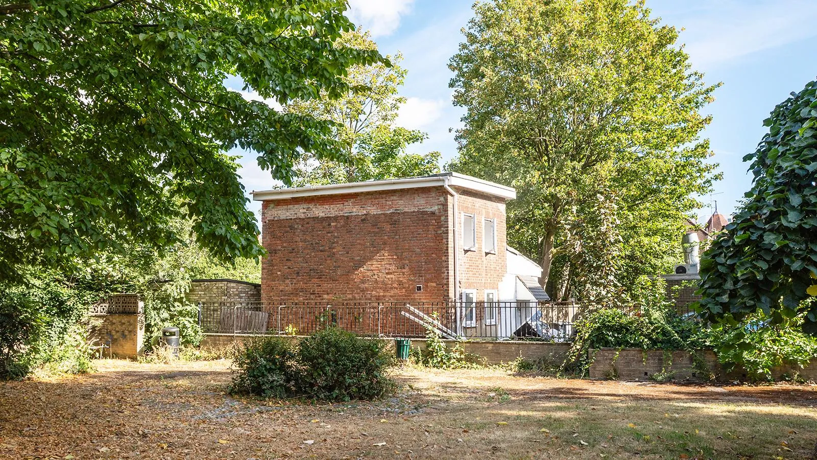 Workshop / Site at the rear of        20 Hendon Lane Finchley London N3 1TR