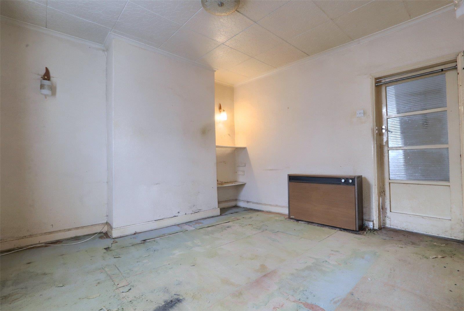 3 Bedroom House - Mid Terrace