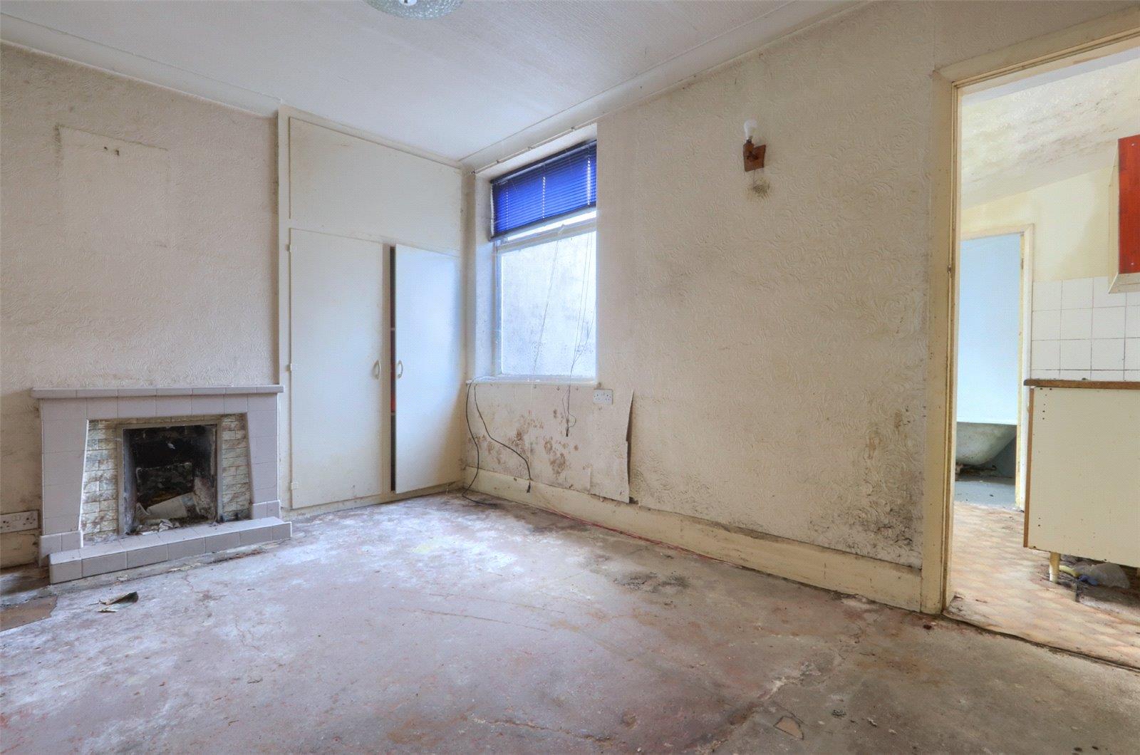 3 Bedroom House - Mid Terrace