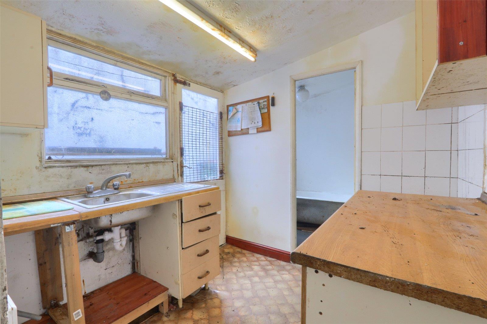 3 Bedroom House - Mid Terrace