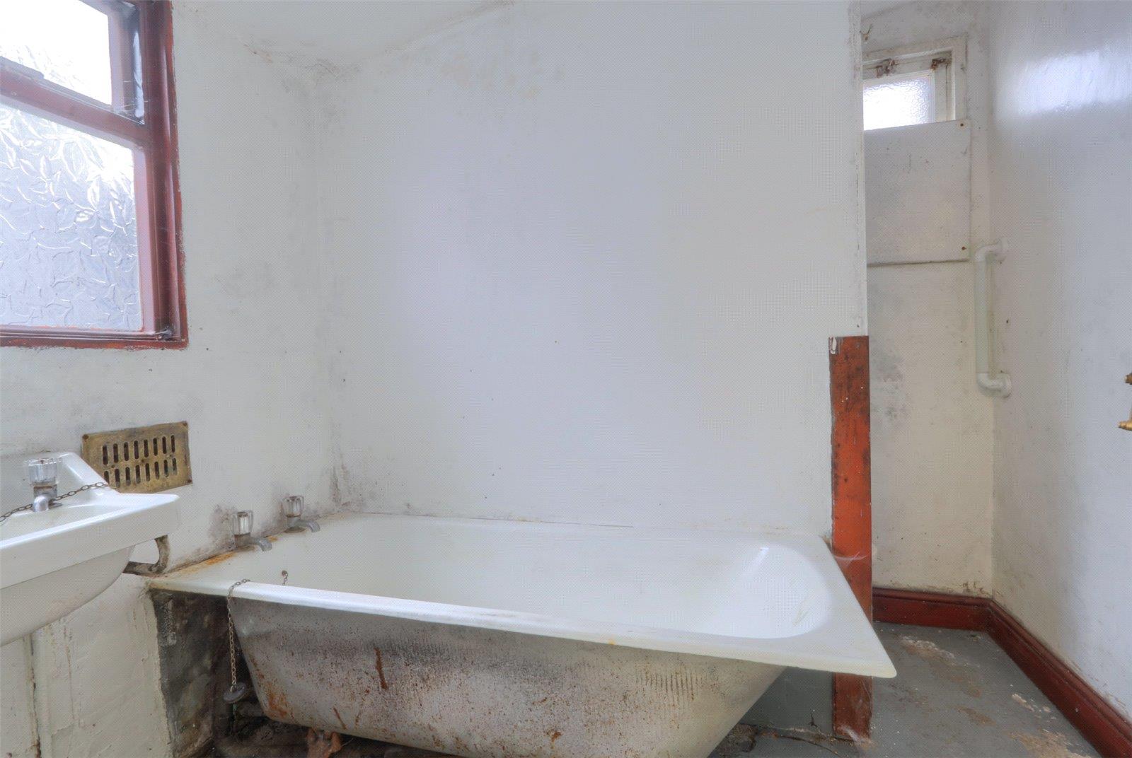 3 Bedroom House - Mid Terrace