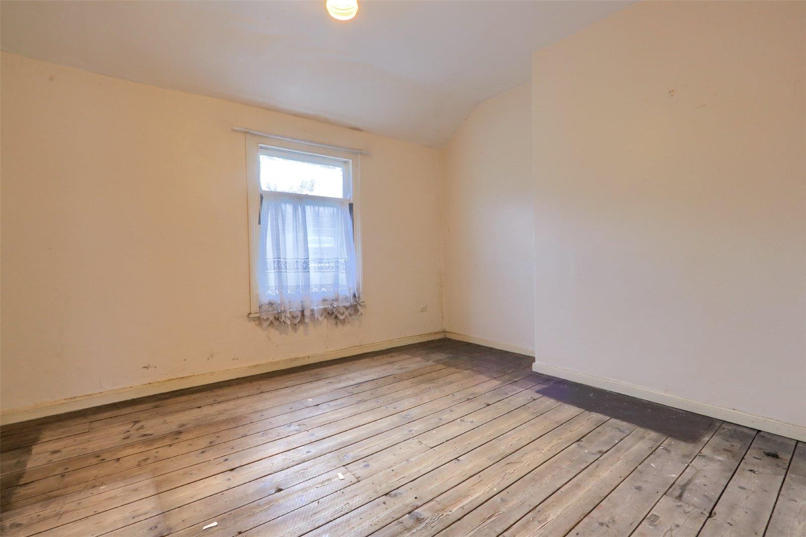 3 Bedroom House - Mid Terrace