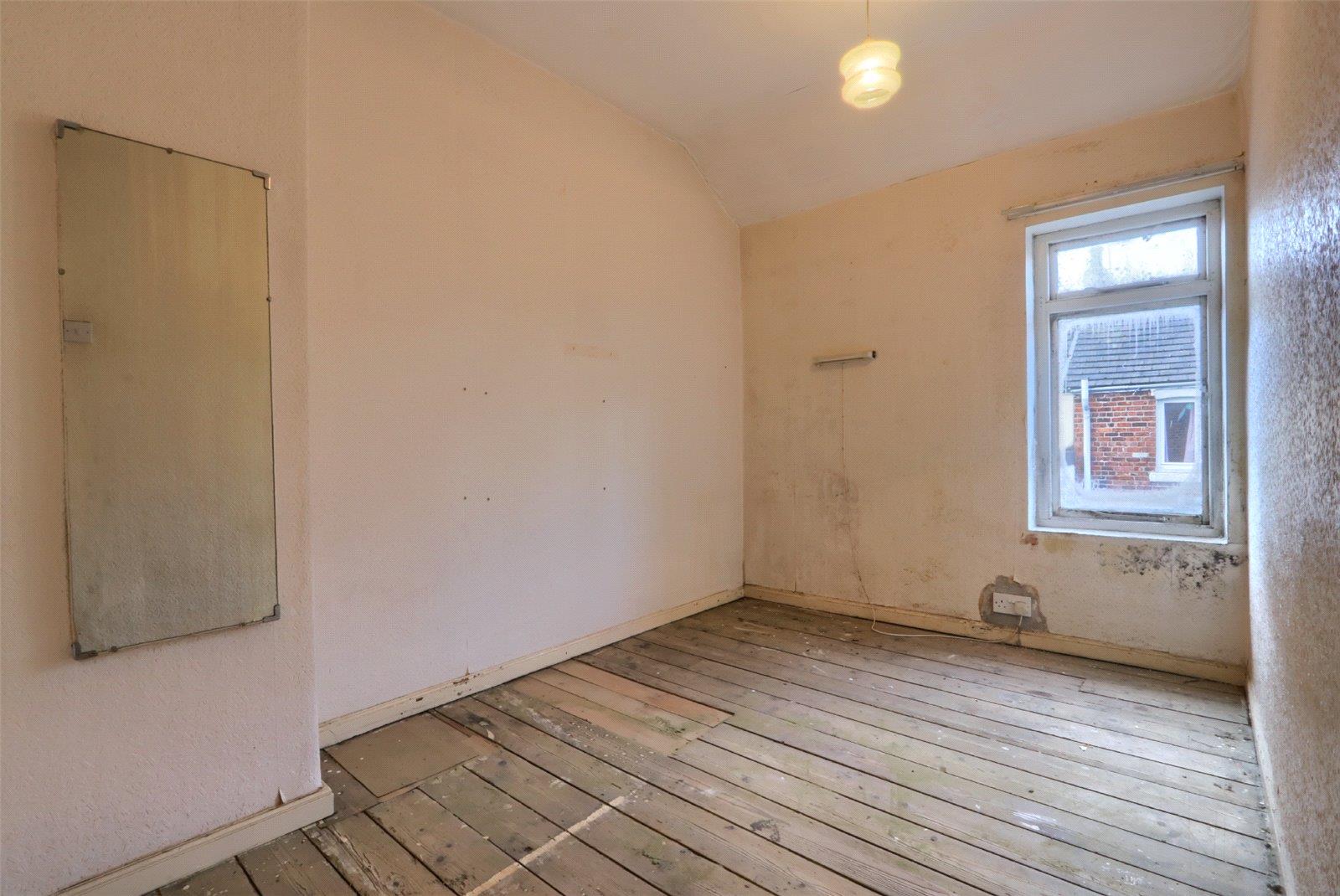 3 Bedroom House - Mid Terrace