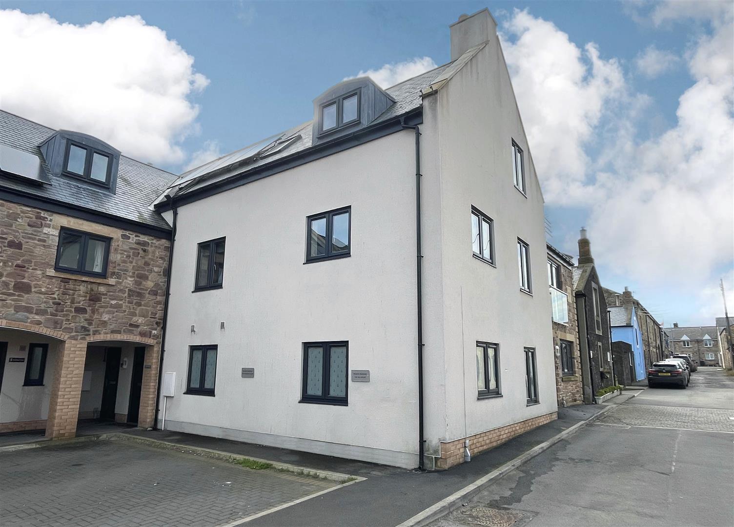 4 Bedroom House - End Terrace