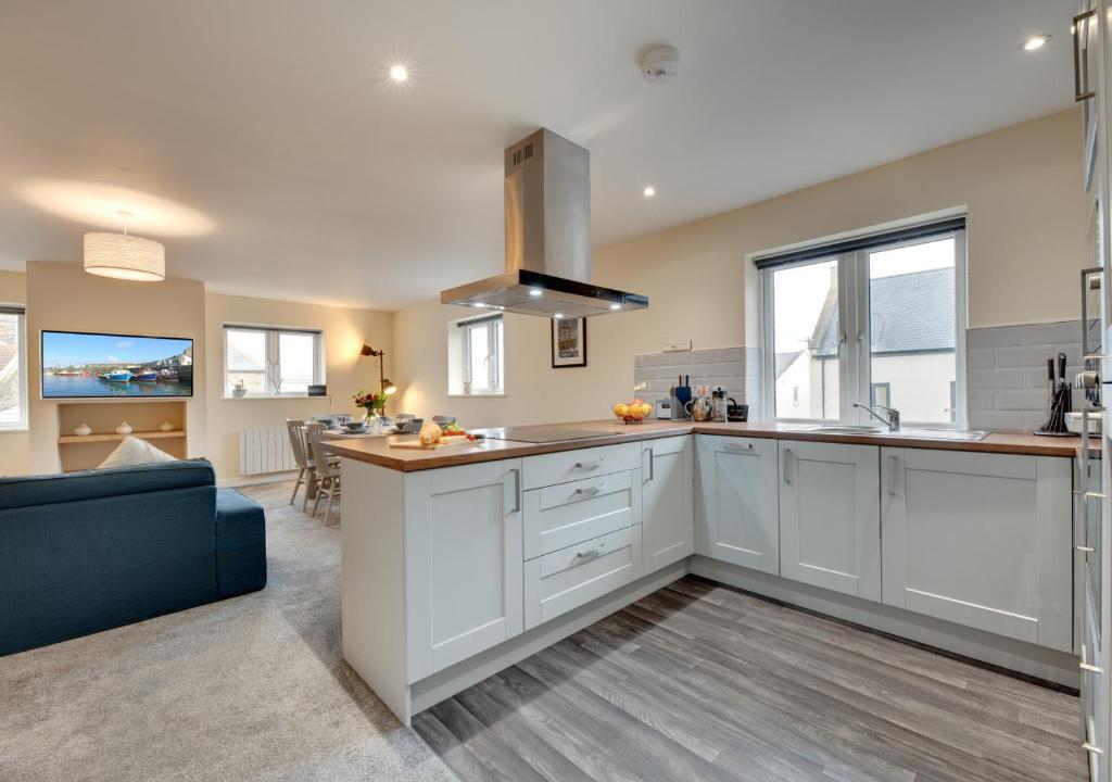 4 Bedroom House - End Terrace