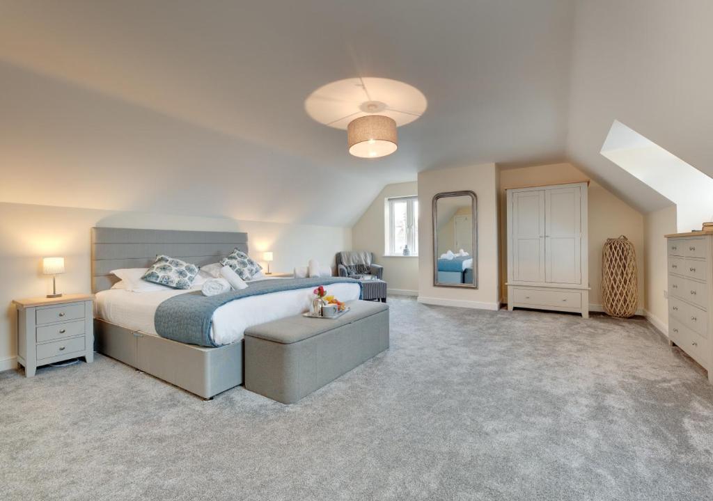 4 Bedroom House - End Terrace