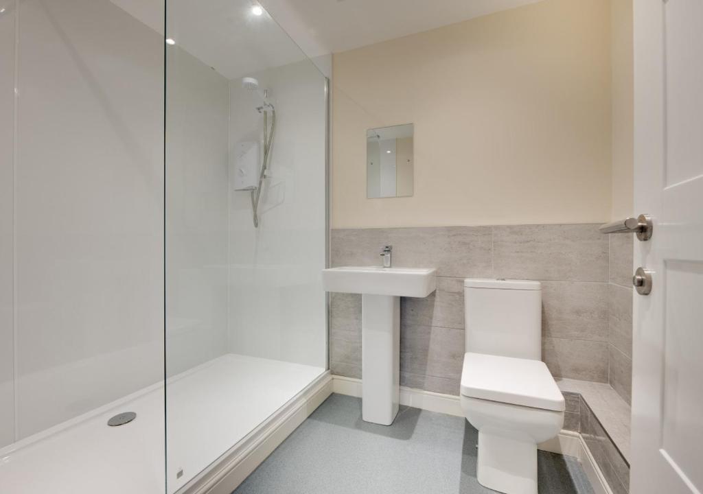 4 Bedroom House - End Terrace
