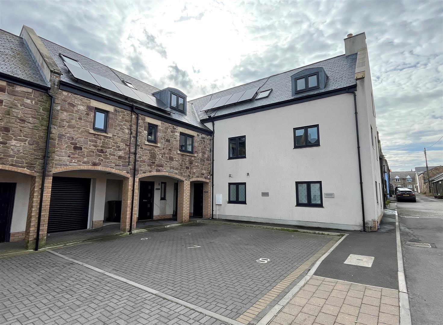 4 Bedroom House - End Terrace