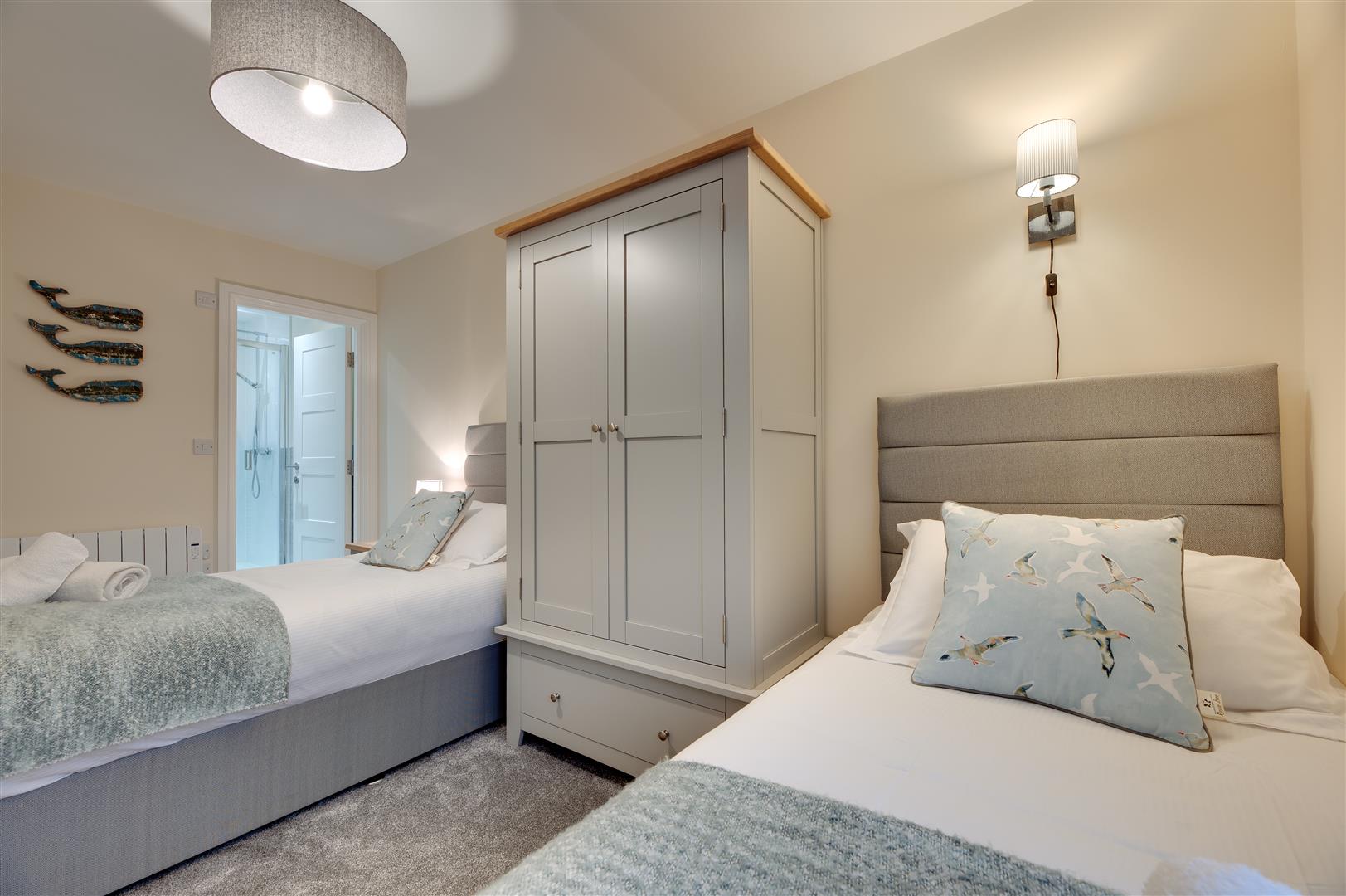 4 Bedroom House - End Terrace