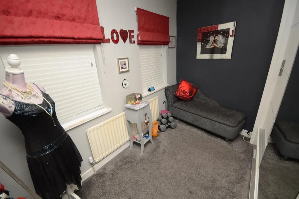 3 Bedroom House - End Terrace
