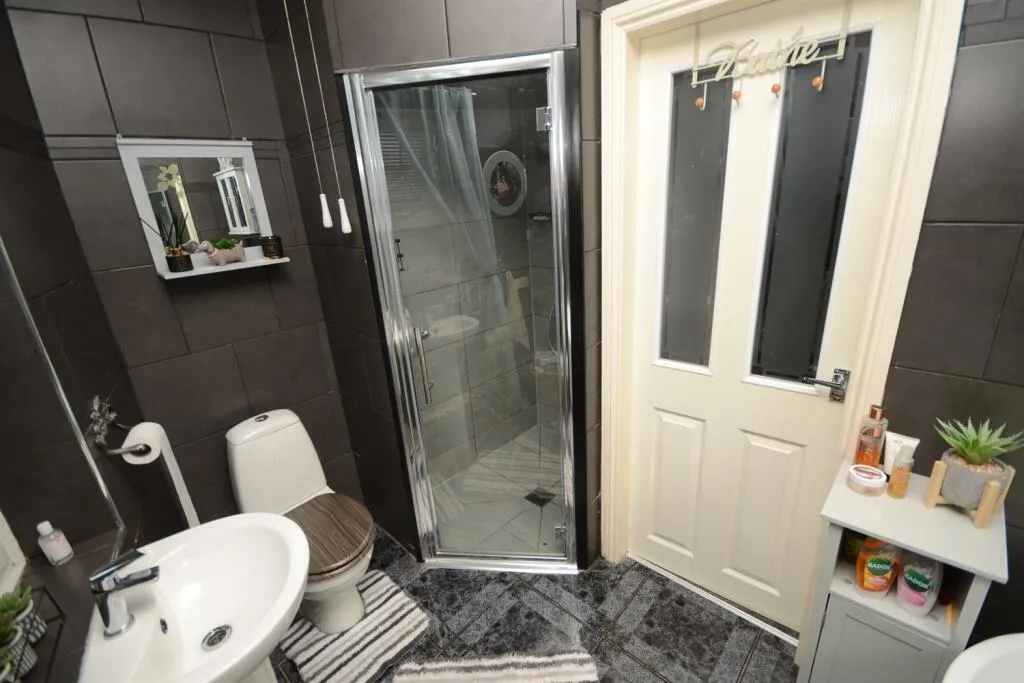 3 Bedroom House - End Terrace