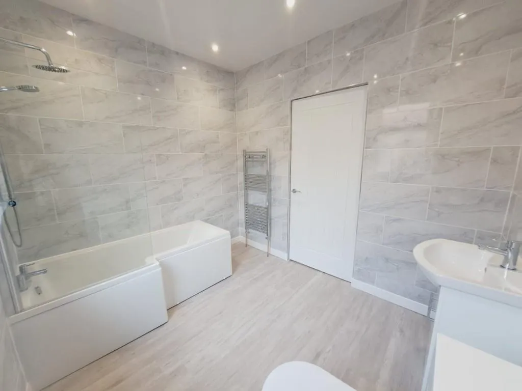 4 Bedroom House - Mid Terrace
