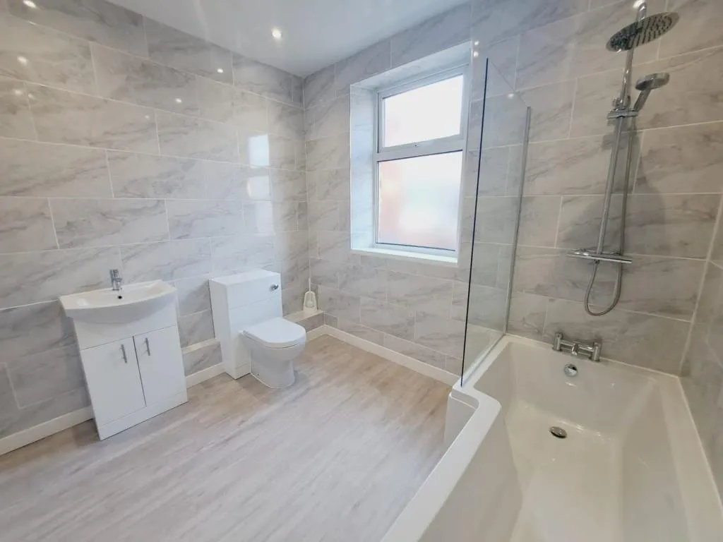 4 Bedroom House - Mid Terrace