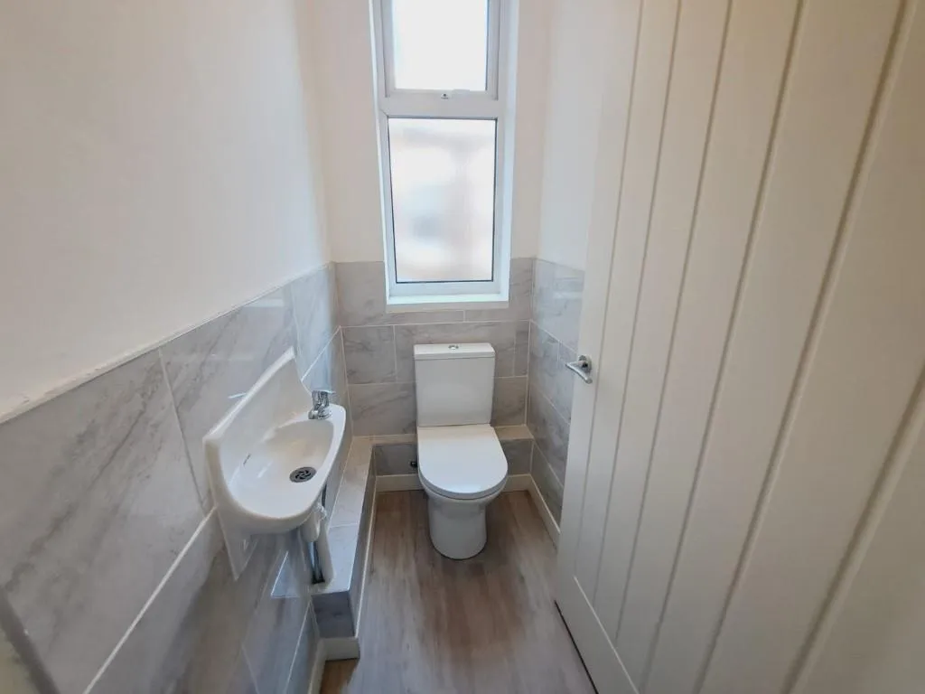 4 Bedroom House - Mid Terrace