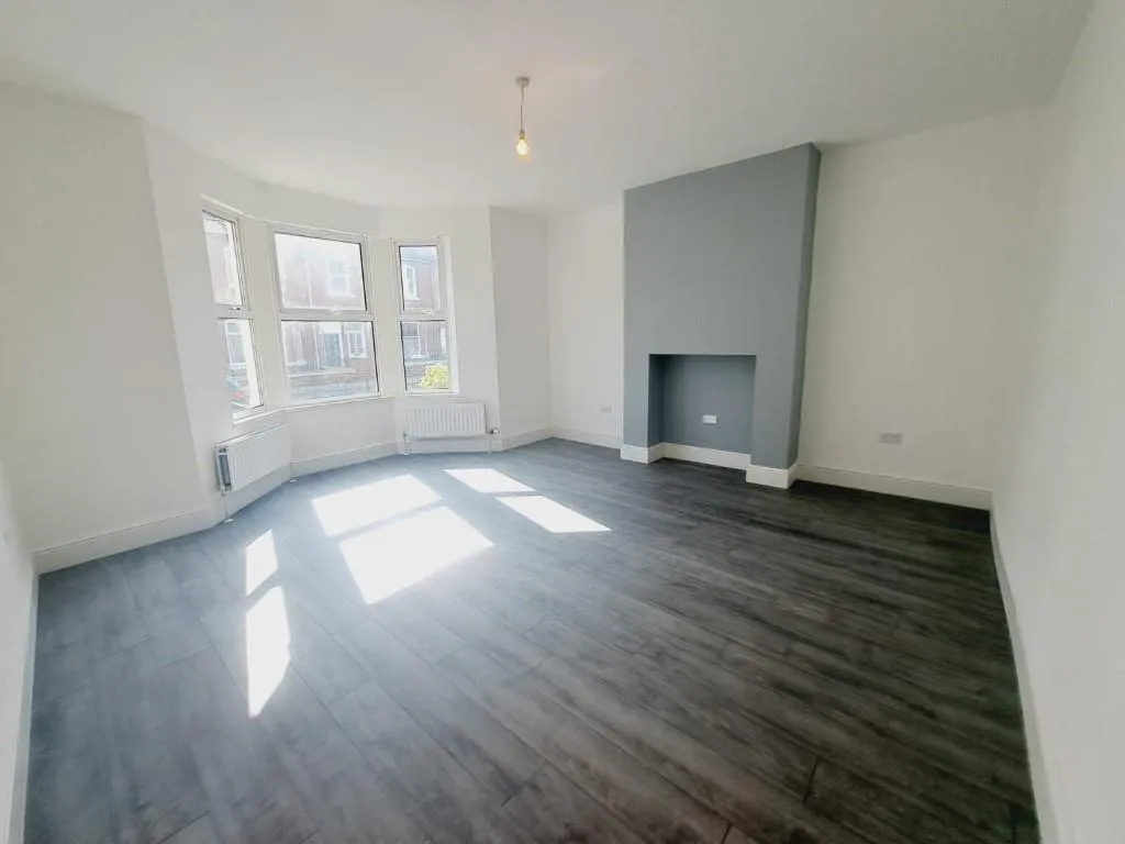 4 Bedroom House - Mid Terrace