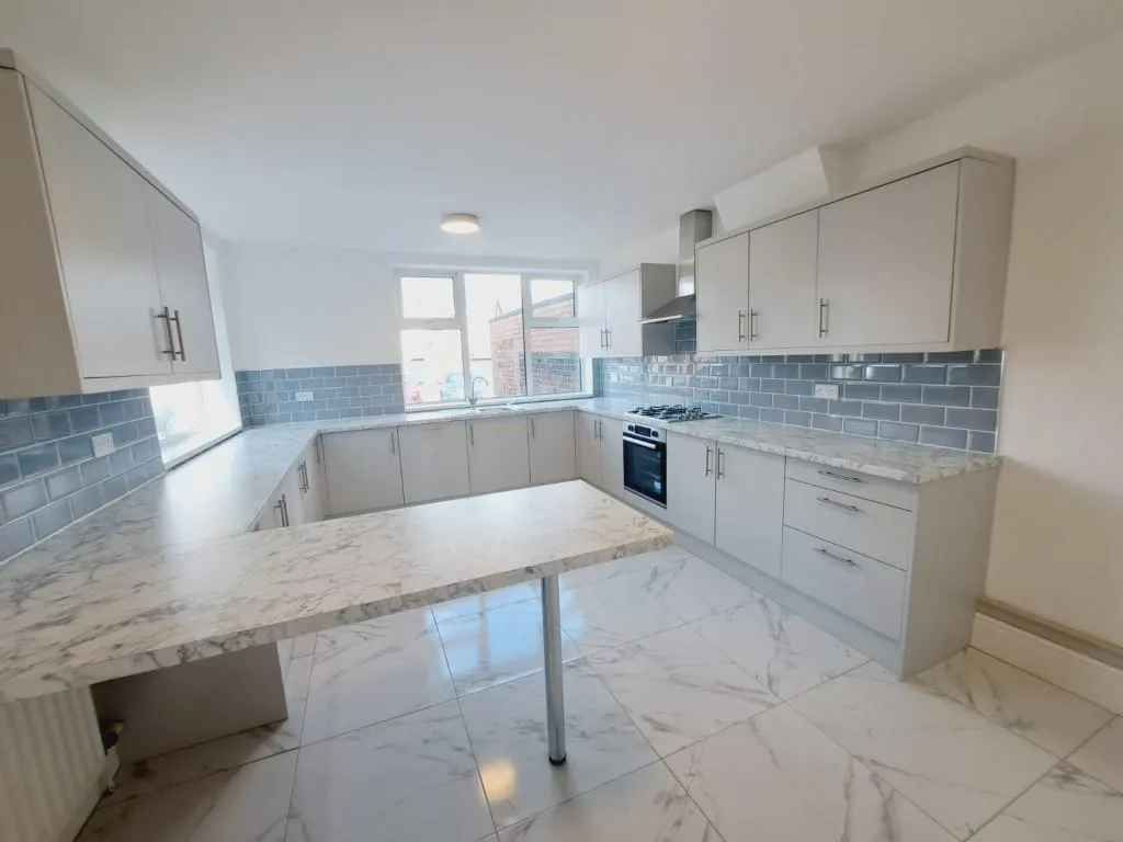 4 Bedroom House - Mid Terrace