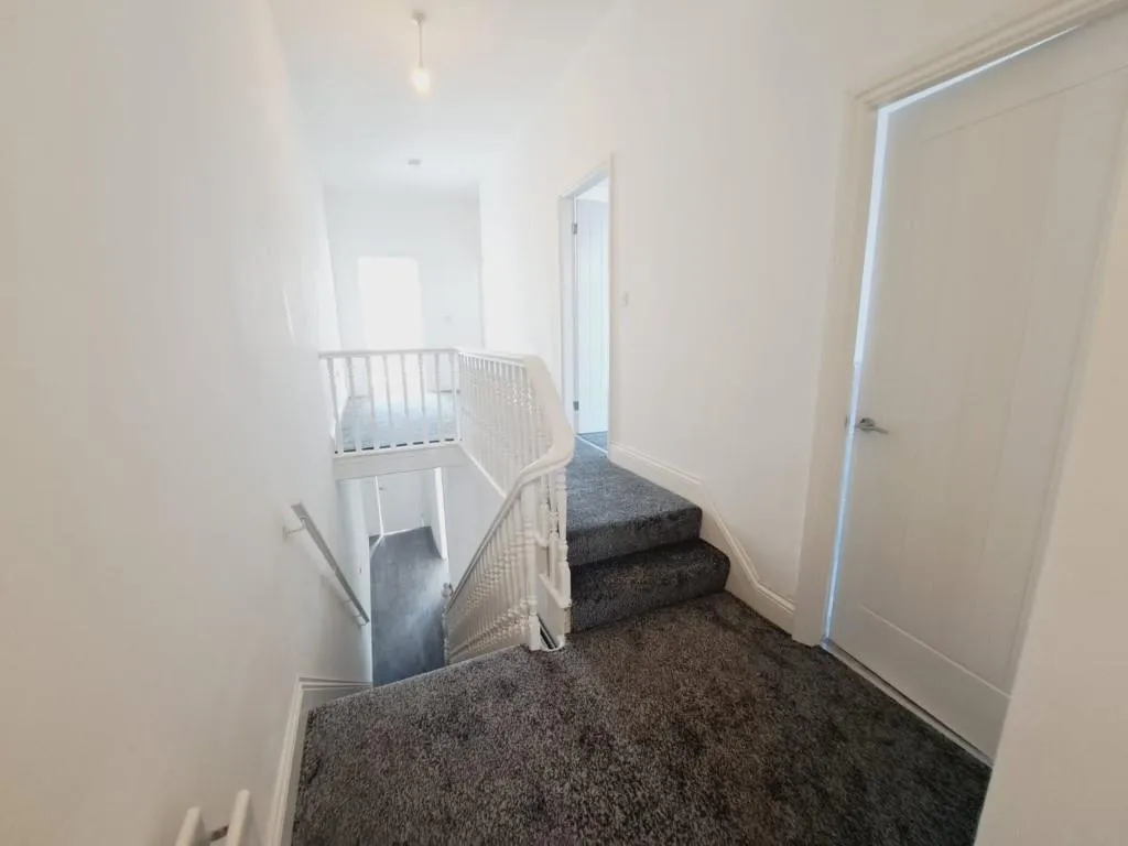 4 Bedroom House - Mid Terrace