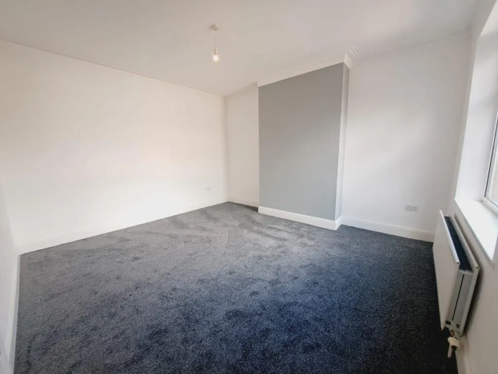 4 Bedroom House - Mid Terrace