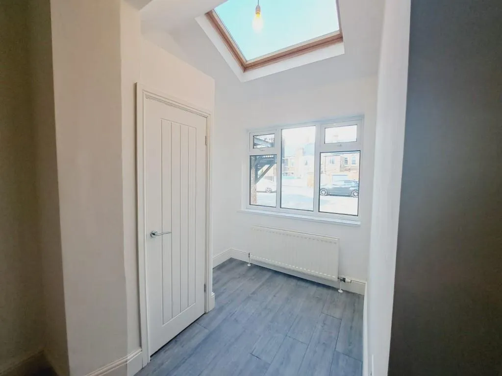4 Bedroom House - Mid Terrace
